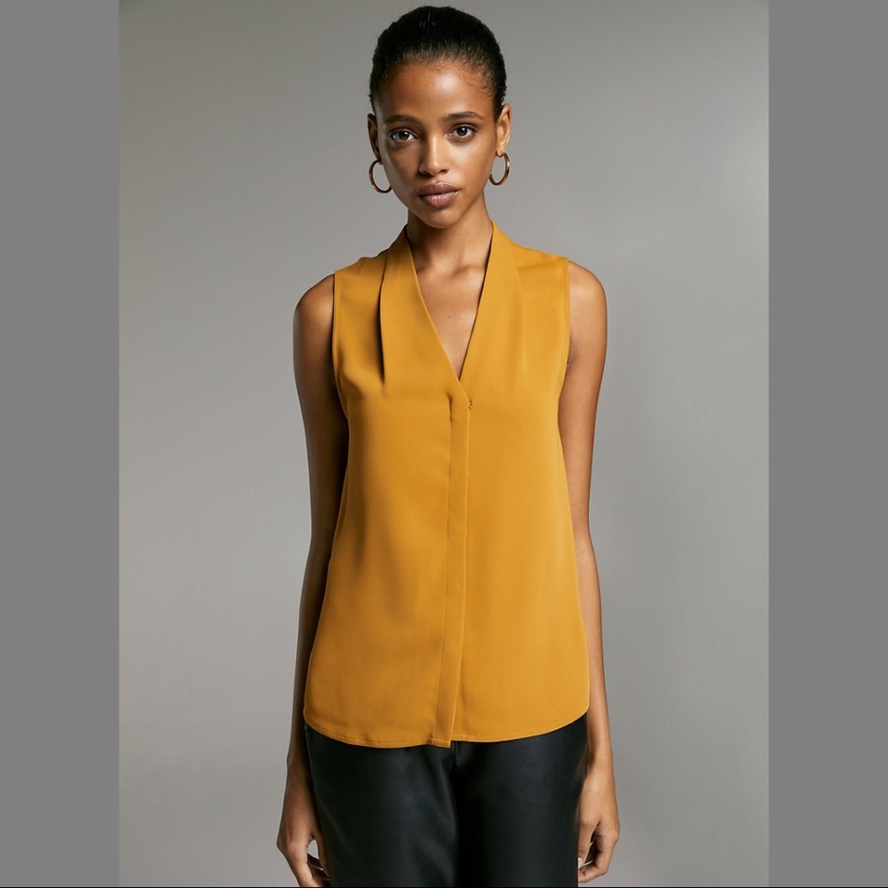 Women NWOT  Babaton for Aritzia sleeves blouse L